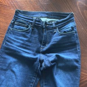 Women’s Joes jeans in dark blue, size 25. Skinny leg fit